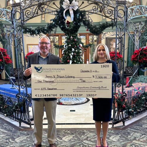 Susquehanna Community Bank donates to library